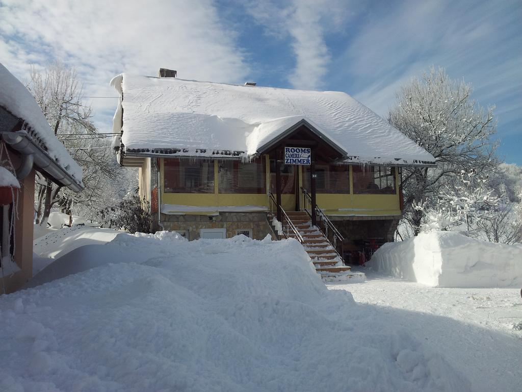 Guest House Family Varda Plitvice Lakes พลิตวิชกา เยเซรา ภายนอก รูปภาพ