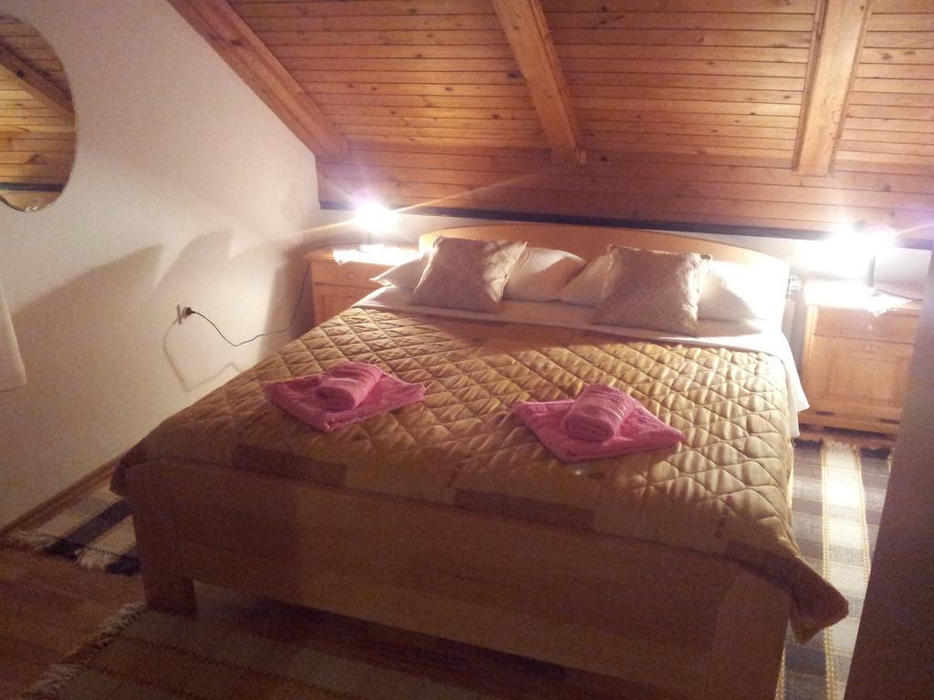 Guest House Family Varda Plitvice Lakes พลิตวิชกา เยเซรา ภายนอก รูปภาพ