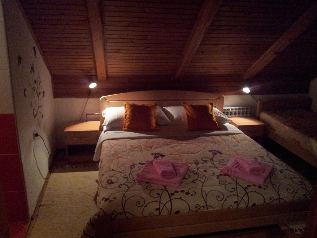 Guest House Family Varda Plitvice Lakes พลิตวิชกา เยเซรา ภายนอก รูปภาพ