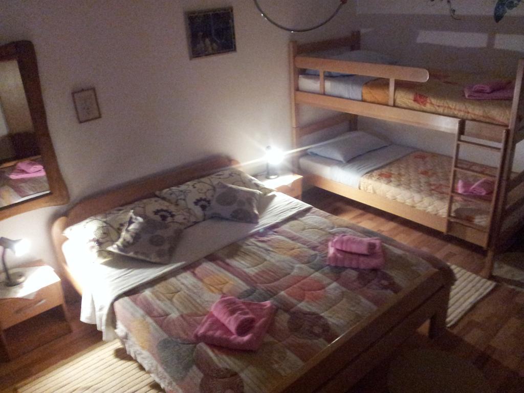 Guest House Family Varda Plitvice Lakes พลิตวิชกา เยเซรา ภายนอก รูปภาพ