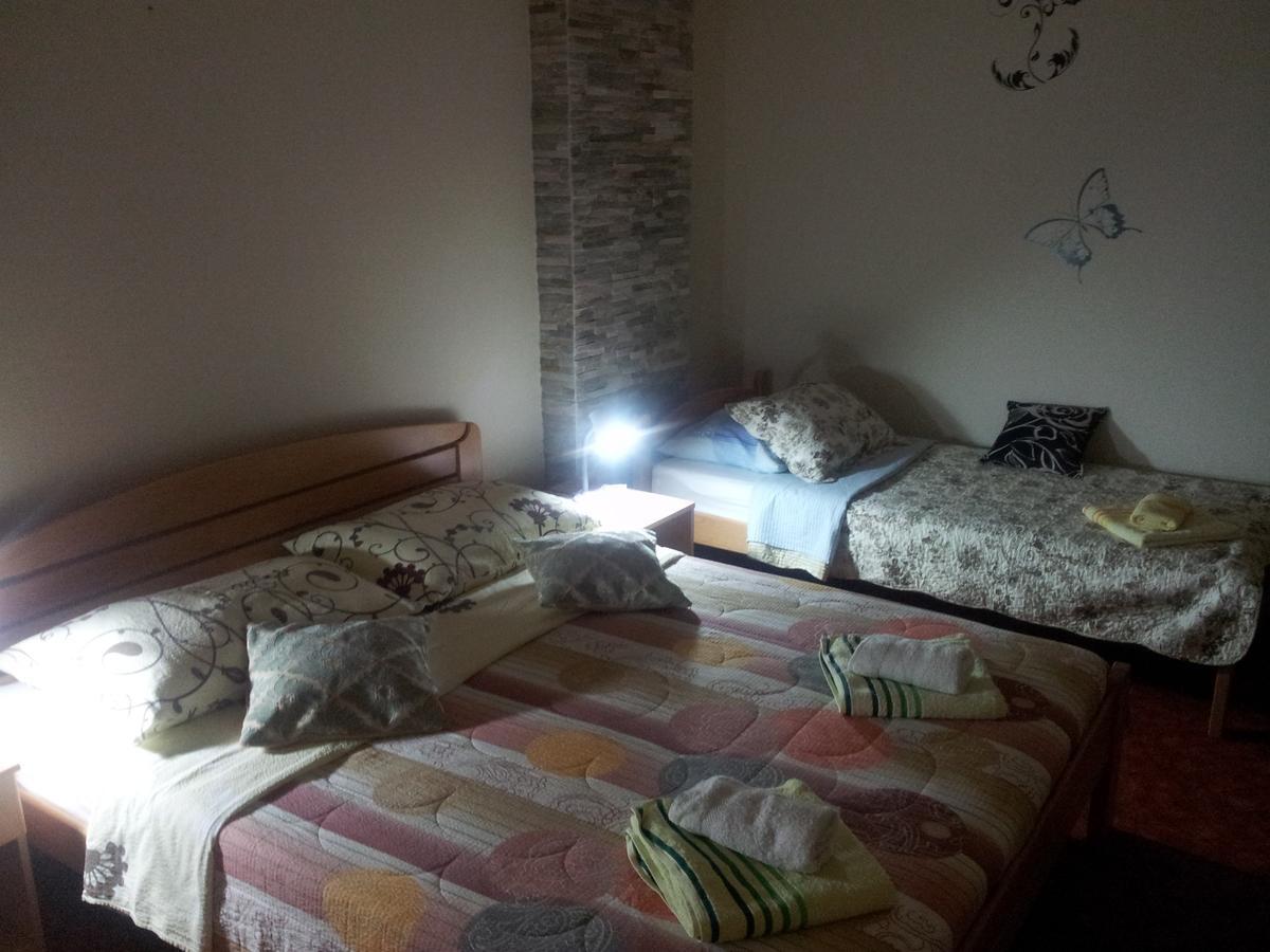 Guest House Family Varda Plitvice Lakes พลิตวิชกา เยเซรา ภายนอก รูปภาพ